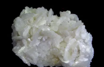 Dolomite - Grand spécimen avec d'épais cristaux tabulaires blancs et brillants jusqu'à 2 cm. . Ceci et bien d'autres spécimens minéraux sont disponibles à la vente chez Dakota Matrix Minerals.