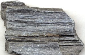 Filita Pizarra Francesa, Paleoproterozoico; Corte de carretera Snowy Range Road, montañas Medicine Bow, Wyoming, EE. UU.