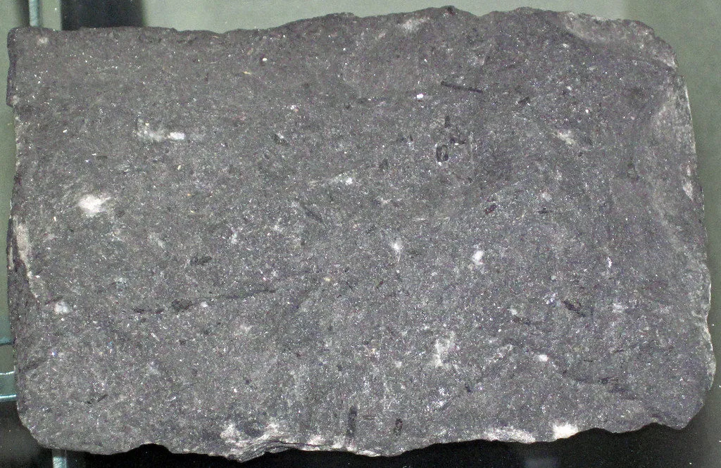 Lamprofiro de camptonita (Mesozoico, 100-200 Ma; Campton Falls, condado de Grafton