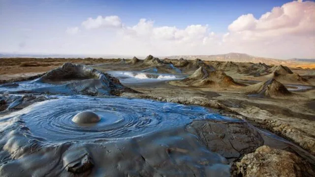 mud-volcanoes-in-gobustan-national-park-azerbaijan-20150311
