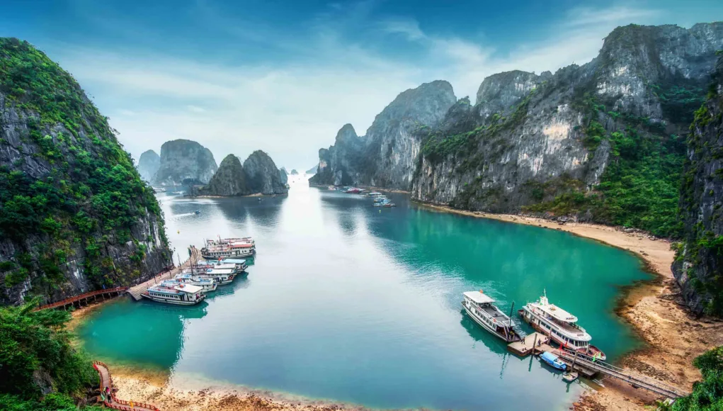 Ha-Long-Bay-Vietnam-3