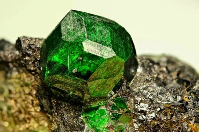 Uvarovite-4