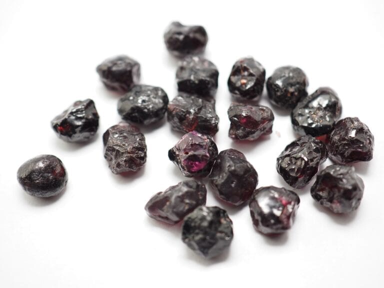 Ant Hill Garnet : Properties, Formation, Uses - Geology Science