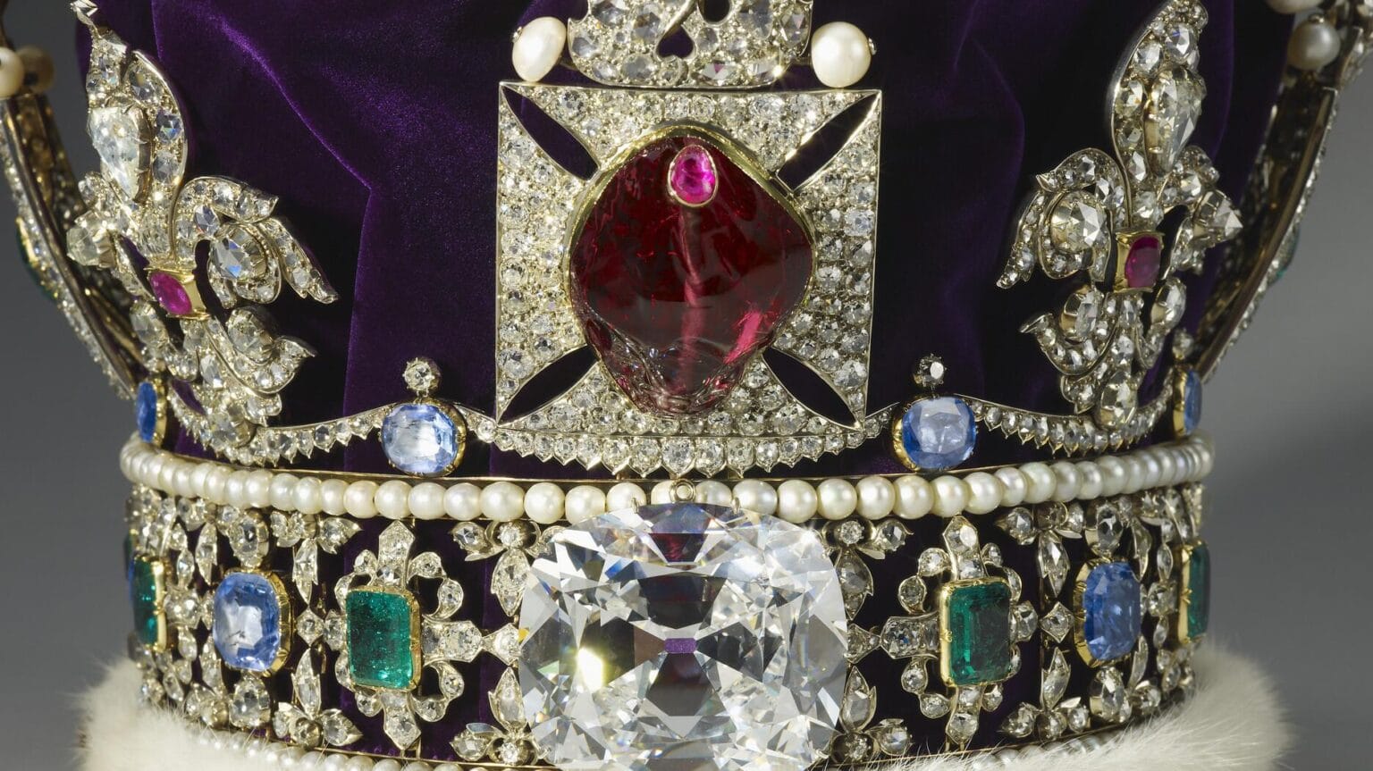 Black Prince's Ruby (Red Spinel) : History - Geology Science