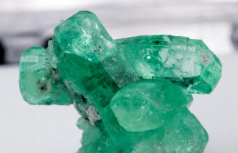 Emerald: Geological Formation and the Role of Trace Elements in Color