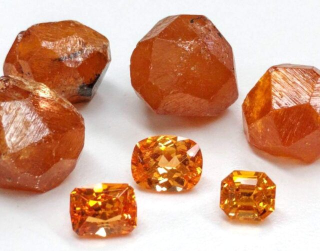 Types of Garnets: Almandine, Tsavorite, and More - Geology Science