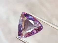 Alexandrite : découverte, propriétés et origines