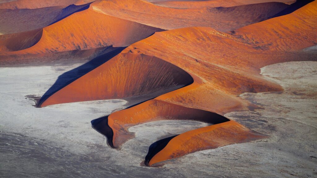 Sossusvlei, Namibia: A Geologic Marvel in the Namib Desert