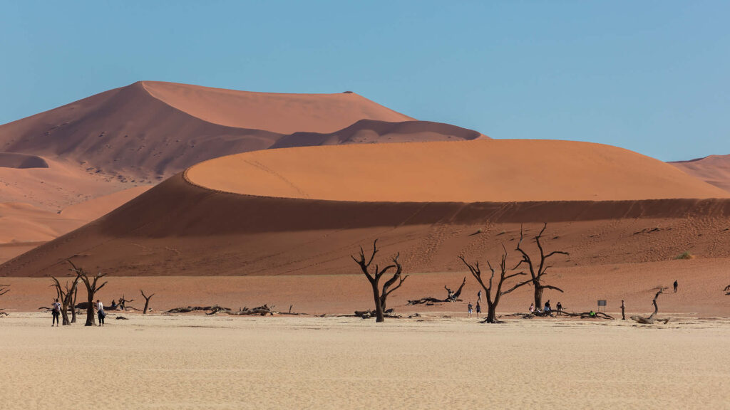 Sossusvlei, Namibia: A Geologic Marvel in the Namib Desert