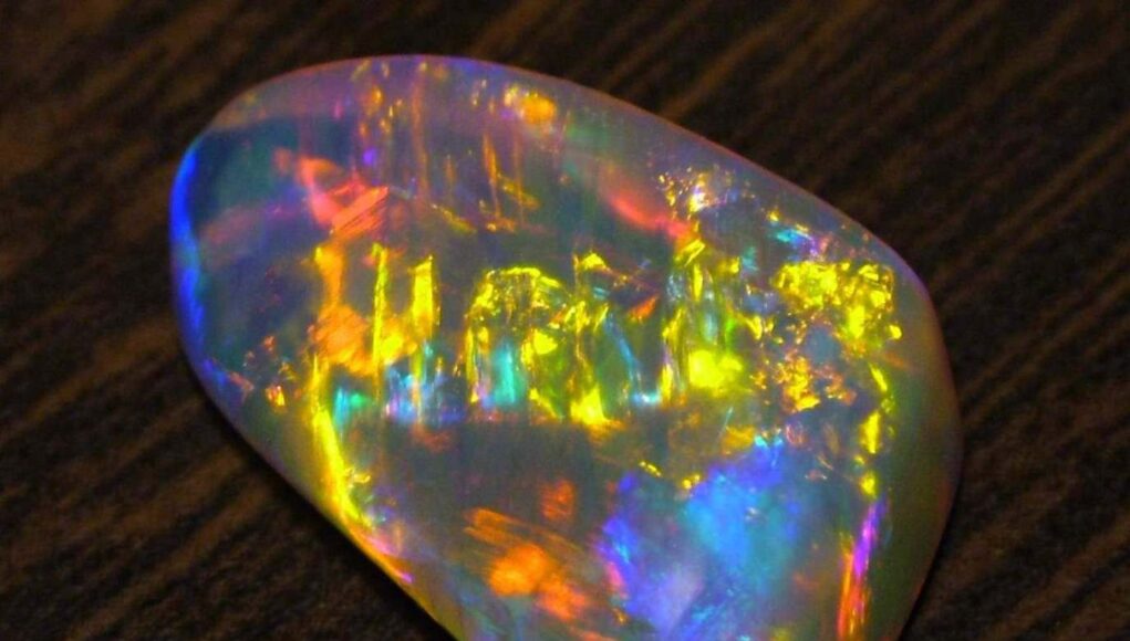5. Iridescence (Rainbow Effect)