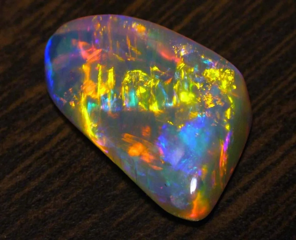 5. Iridescence (Rainbow Effect)