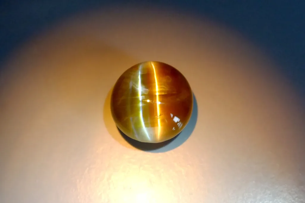 1. Chatoyancy (Cat's Eye Effect)