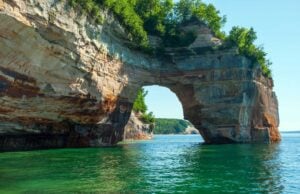 Resimli Kayalar, Michigan