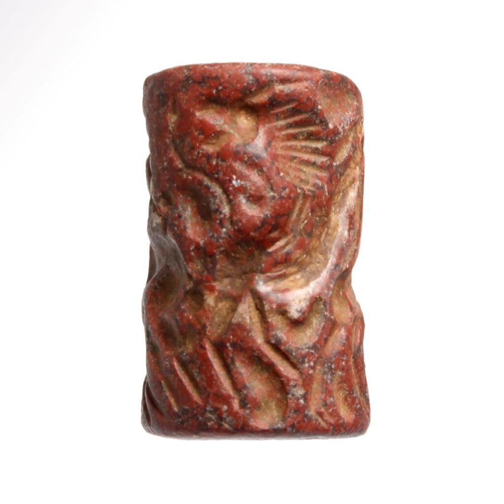 Sello cilíndrico mesopotámico tallado en cornalina y lapislázuli, utilizado para rituales y firmas.