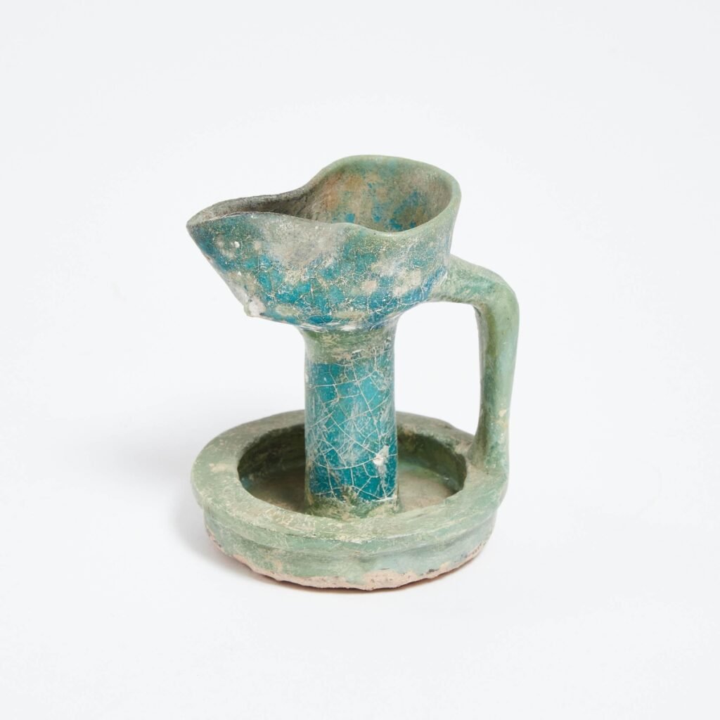 Joyas de turquesa persa de Nishapur con incrustaciones de plata, símbolo de buena fortuna y protección.