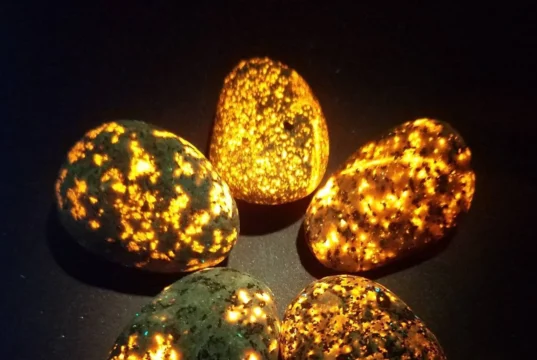 Die 10 Kristalle mit den extremsten optischen Effekten